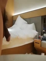 约了个长相甜美肉肉大奶妹子,特写口交再到床上玩侧入抽插后入晃动奶子