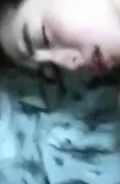 爸妈去上班了,姐弟两个在家偷尝禁果