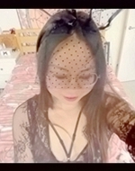 【极品反差婊上海留学生依鸣】穿着性感情趣内衣勾引老外房东做爱,大粗屌把她小嫩逼撑大了