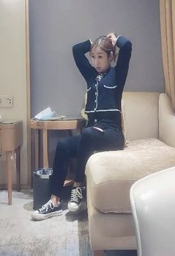 小少妇骑身上舌吻,洗完澡开操互摸调情,抬起双腿抽插猛操,爽了呻吟娇喘连连