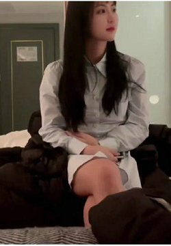 阿柒酒店3000块约炮刚下海的极品高端20岁清纯美女大学生,屄毛修得很性感