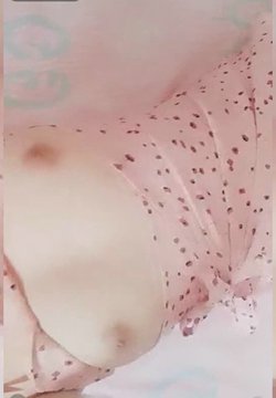 零零后为学费直播粉红奶头凹陷粉红小逼一条缝还没开发过