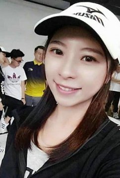 【香港】 运动型正妹停车场车震有妇之夫!被偷拍只好驾车逃逸!!