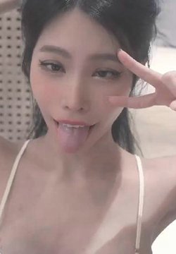 大奶美女 继妹想成为小哥哥的性玩偶 偷偷躲进被子撅着屁屁等着挨操 射精后再帮口交清理棒棒