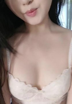 想要爸爸抱!大眼睛颜值美女!居家道具自慰,脱下内裤多毛嫩穴,假屌快速抽插,呻吟娇喘不断