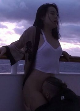 最新流出留学生『苏琪』与外国男友游艇黄昏炮 风吹美臀屁屁凉 后入无套激烈抽插 内射中出流精