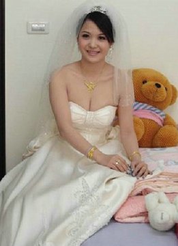 《百度云泄密自拍情侣日常记录影像和新娘婚后私密生活》男主此乃人生大赢家,合集内含四位高质量极品美女,身材极佳
