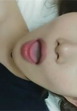 韩国高颜值漂亮大奶妹子和男友在寓所各种姿势啪啪,最后口爆被颜射一脸