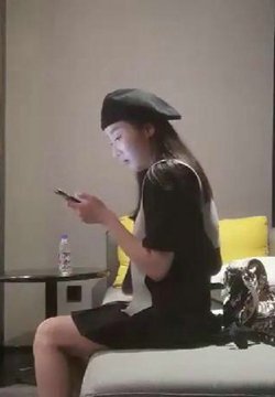 小宝寻花约了个黑帽高颜值外围妹子,舌吻调情扣逼沙发上操骑乘抽插猛操,呻吟娇喘非常诱人