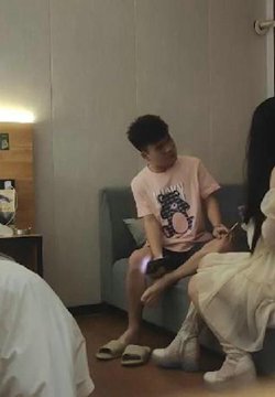【胖子工作室】外围女神场甜美小姐姐被摔在床上暴力抽查蹂躏精彩劲爆