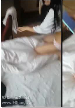 说话彪是彪,不过倒是蛮听话,打着电话还乖乖吃两口