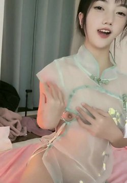 清纯文静极品美少女!情趣透视装居家诱惑!揉搓小穴特写,超级嫩摸几下流水,翘起屁股摆弄,很是诱惑