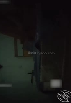 【国产乱伦】海角社区妈妈在楼下看电视,我跑去强上姐姐,姐姐的惨叫声惊动了楼下的妈妈原创