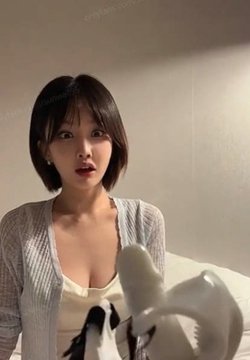 明星颜值反差女神〖sunwall〗特殊情趣玩具初体验,身材颜值非常棒的小姐姐,主动趴床上翘起小屁屁迎接大肉棒进入