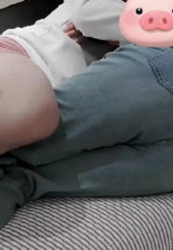 和小姨在沙发上调情-姨甥恋