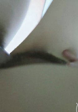 趁老妈出去打牌后我在厕所疯狂后入姐姐